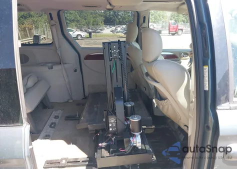 2005 Chrysler Town & Country Limited from USA, damaged, VIN 2C4GP64L75R339126